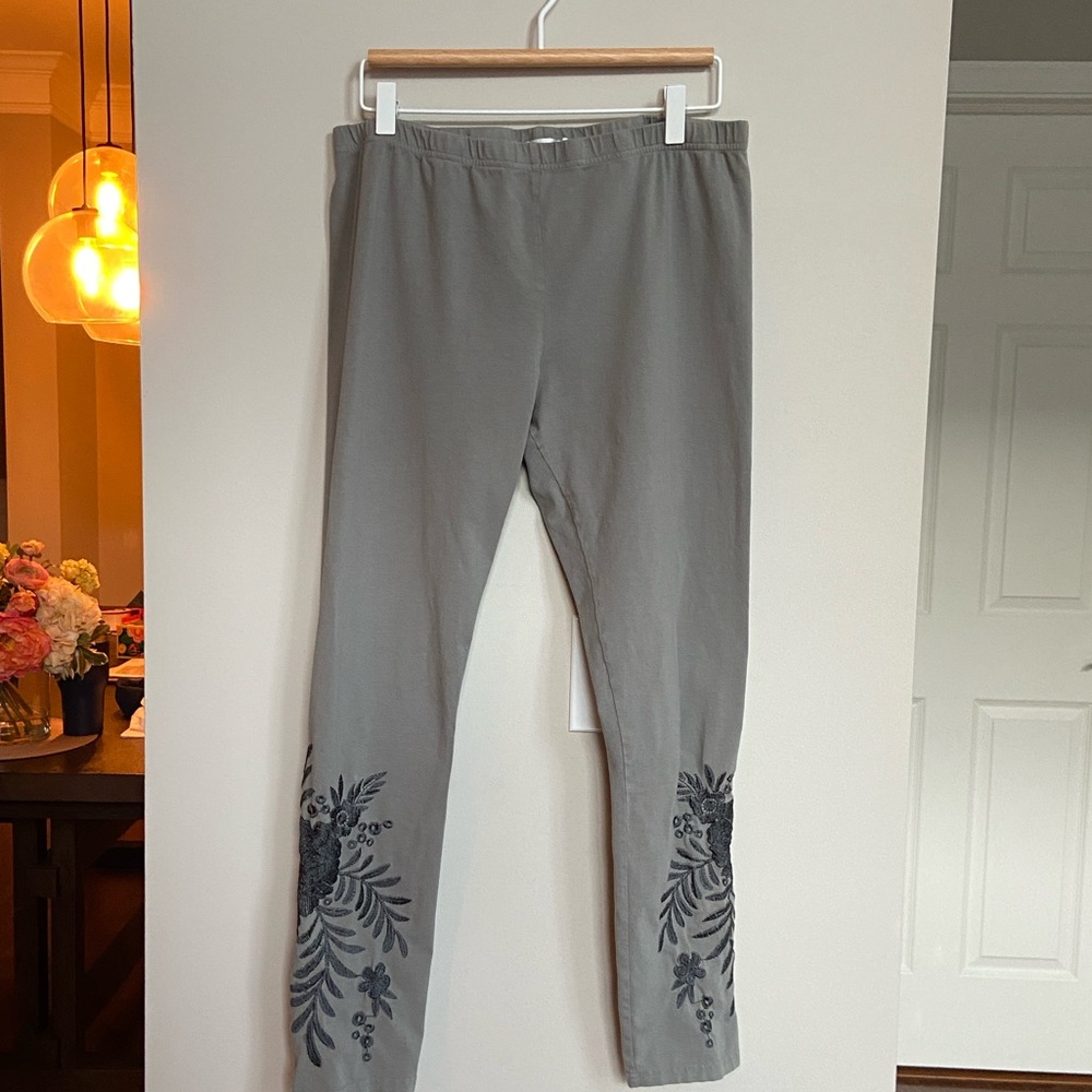 Johnny Was Gray Leggings with Black Floral Embroidery, Size L